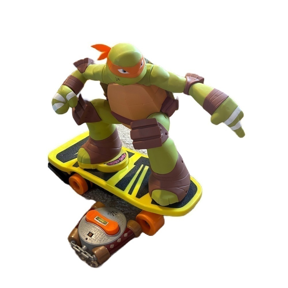 Jakks 2016 TMNT Teenage Mutant Ninja Turtle Mikey Skateboard Skateboarding Toy
